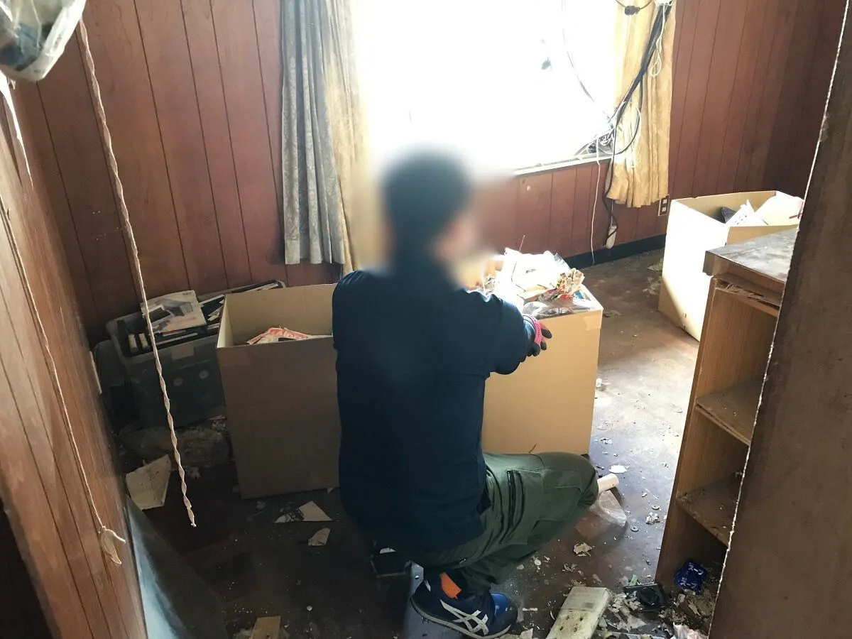 「4LDKの一軒家の清掃と家財一式の回収をさせていただきました」作業写真