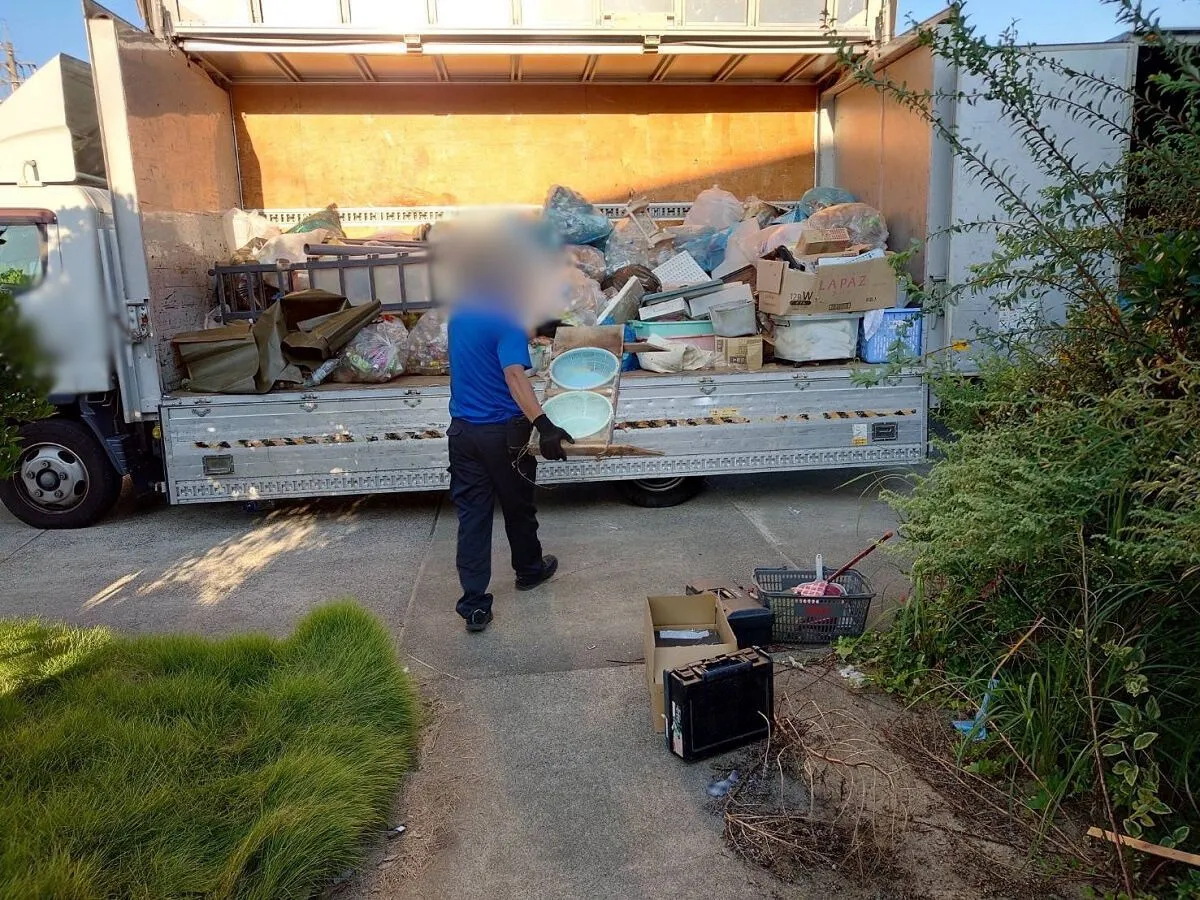 「5Kの一軒家の清掃と不用品の回収をさせていただきました」作業写真