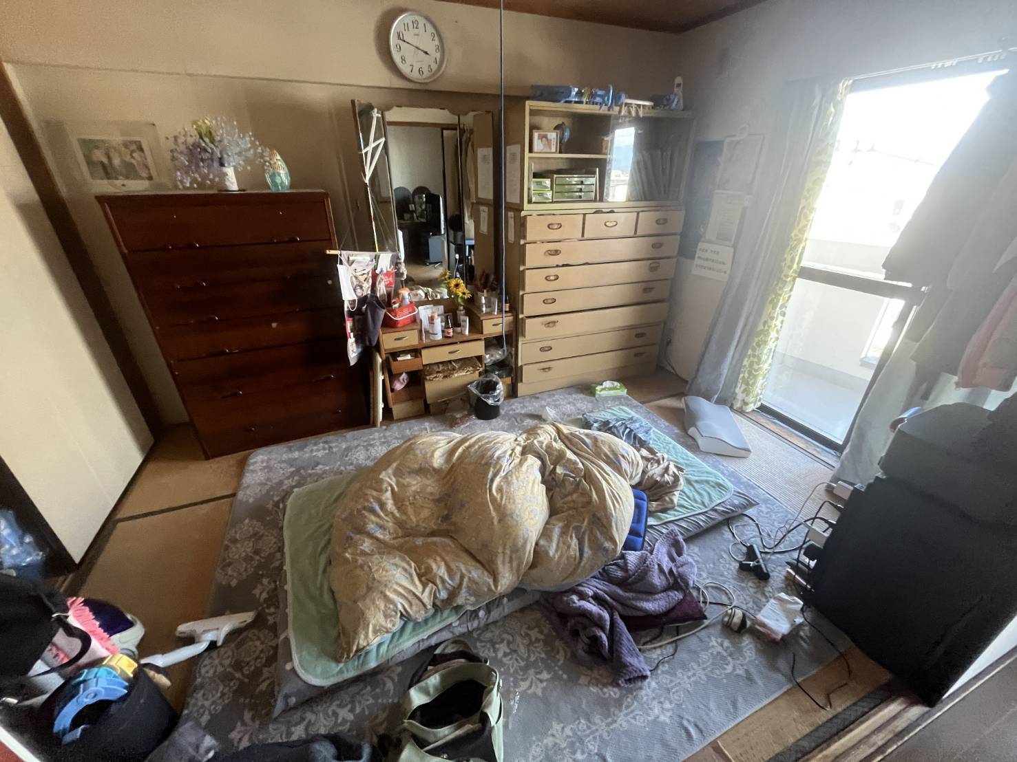 「お部屋の残置物を片付け、消臭とハウスクリーニングを行いました」作業写真